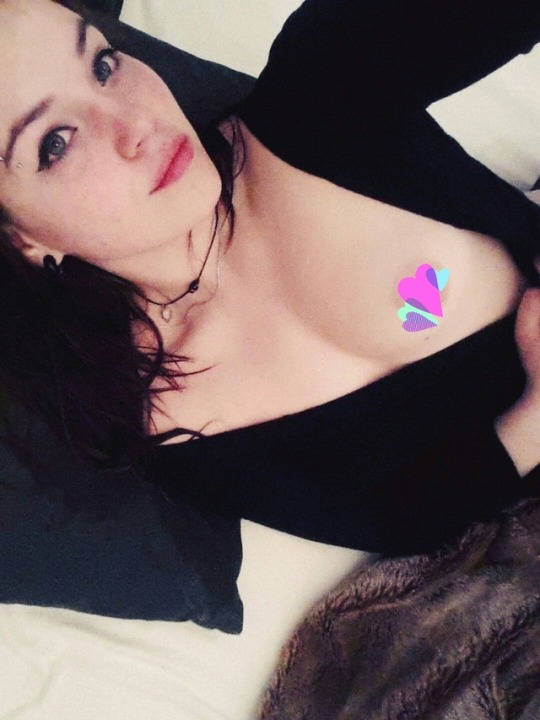 mastochick:  mastochick:  Selling nudes and private Kik!!Message me for details❤www.paypal.me/samifba  These are parts of sets I sell, but they will be uncensored 😉6 photos for £10