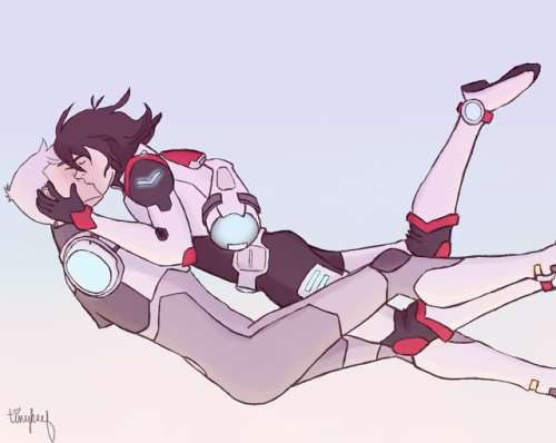 sheithmates:I can’t help falling in love with you*twitter*