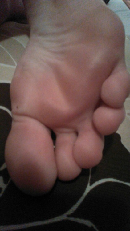 prettylittletoes94:  Request by scott4gm :) Soles close up