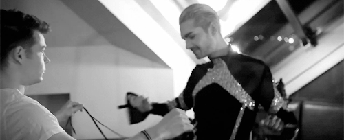 beichte: “bill, do you consider yourself as a good dancer?” IM WAITING