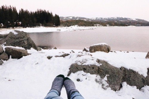 nuhstalgicsoul:A long day of snowboarding called for kicking off my shoes and watching the most beau