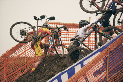 The UCI Cyclecross World Championships 2020 in Dubendorf were awesome. Muddy day with a lot of rain but also incredible athletes. Loved it.