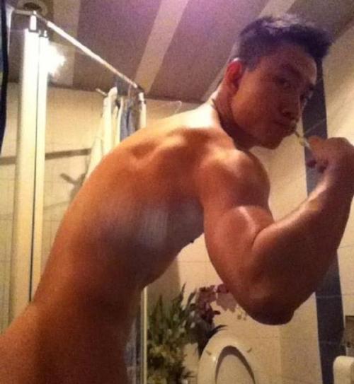 aznboizaresex:  (via Qing) click here and press space bar for more aznboizaresex