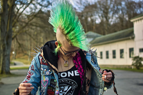 pierced-inked-dyed:  ~~~>Submit your body mods and dyed hair! (: 