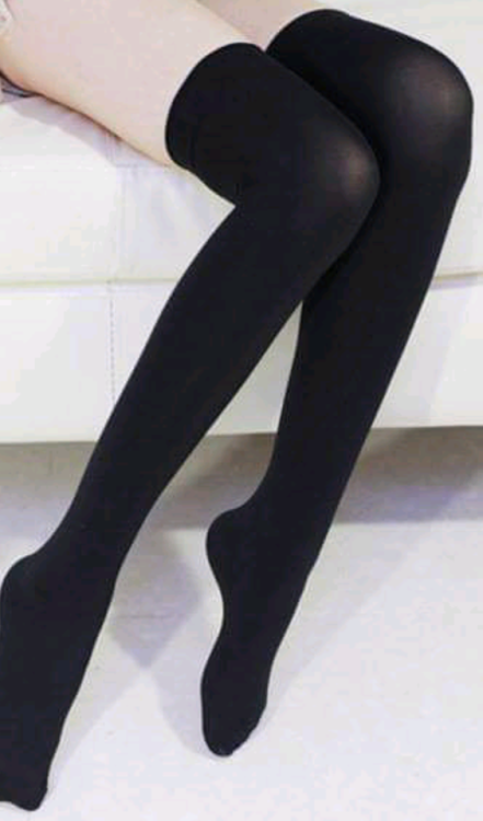 kneeso-girl
