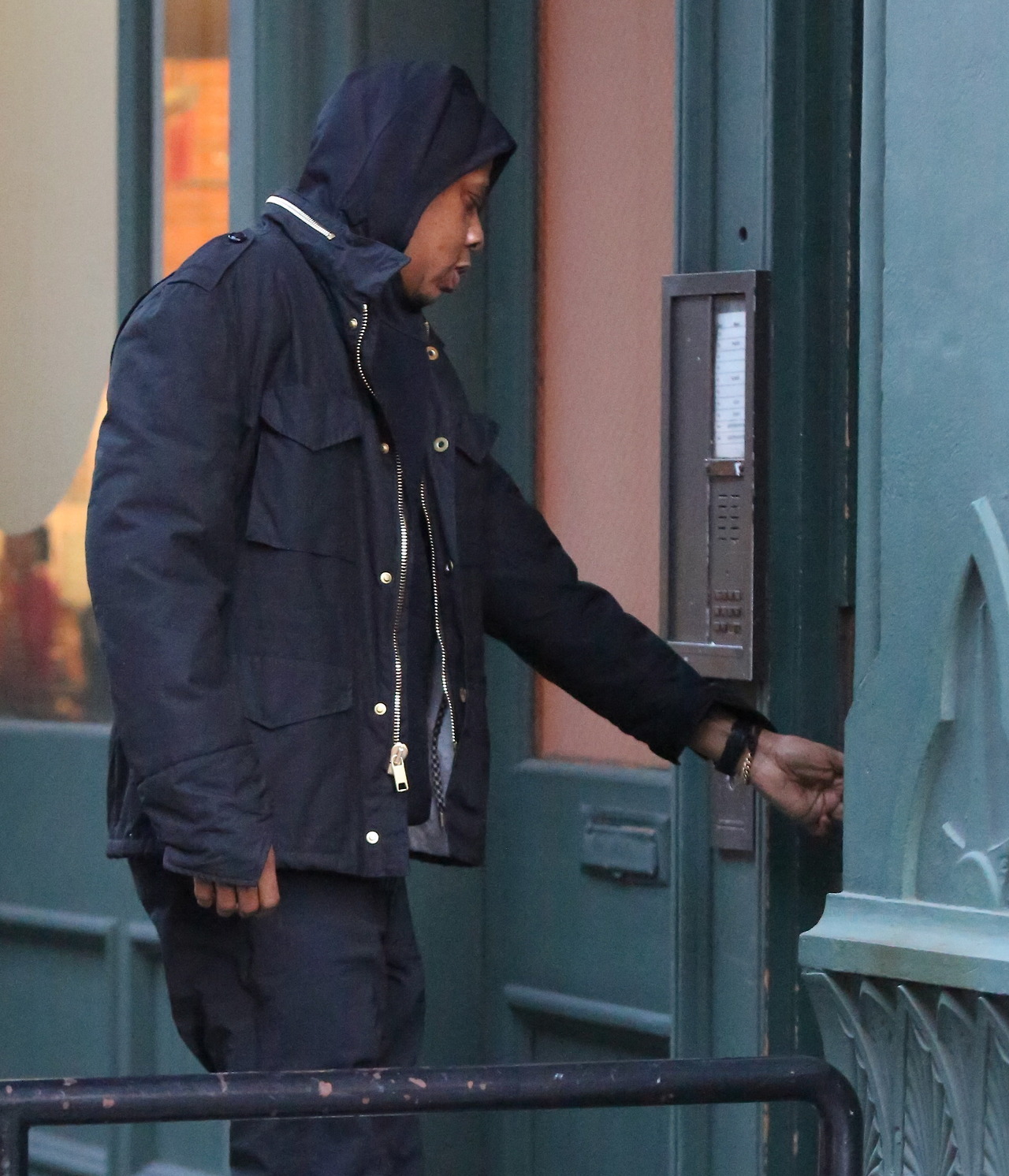 ohsoswiftly:  Jay Z going to Taylor Swift’s apartment