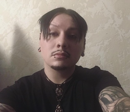 I&rsquo;m thinking about bringing back the middle part. Meh? #goth #gothic #gothsubculture #alt #ins