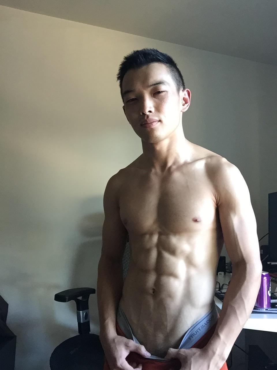 6sg:  Focused on developing abs, forgot about upper body work http://6sg.tumblr.com/archive