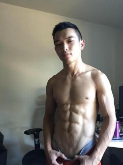 6sg:  Focused on developing abs, forgot about upper body work http://6sg.tumblr.com/archive