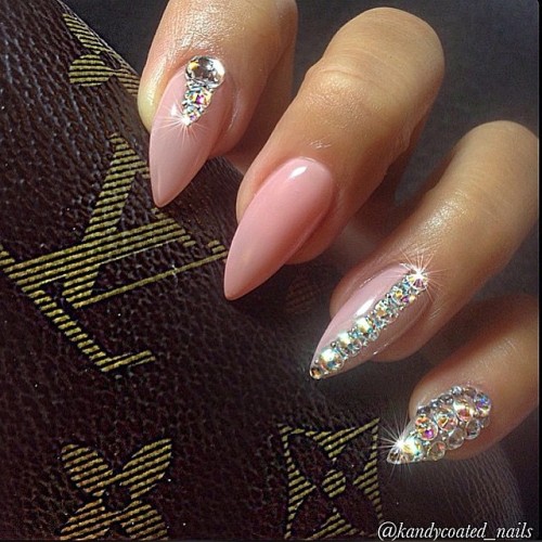 Fleeeek @kandycoated_nails #2FroChicks #nails #nailart #nailsonfleek #fly #diamonds #LouisVuitton #s