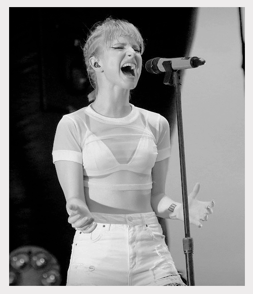 sirxusblack:     Hayley Williams of Paramore at Hangout Music Festival 2015.