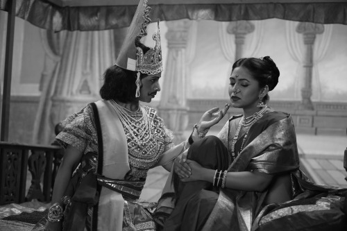 vintageindianclothing: मी वेगळी आहे विन्या (I am different, Vinya). The staging of a play in Ravi Ja