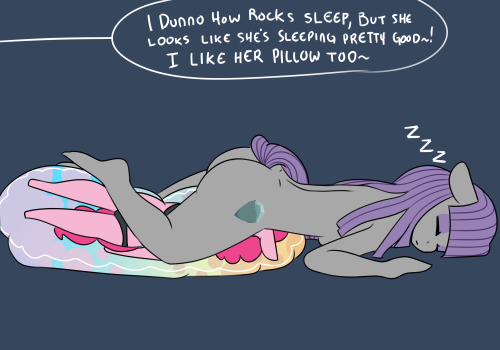 somescrub:  Where did she get such a cute pillow…~?