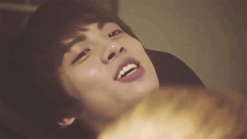 jjongie-poo:  askleetaemin-ah:  WHY ARE YOU YELLING AT ME?!   WHY ARE YOU YELLING BACK AT ME?!   BECAUSE YOU WERE YELLING AT ME 