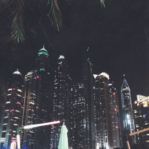 mzzna:  آخر الليل ليس للحزن، للدعاء.. ارفع يدك؛ وارسل قلبك 💭💛