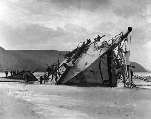 kateoplis:  One family’s photographs of shipwrecks - a thousand images spanning 130 years - at the Royal Museums Greenwich: The Gibson Archive