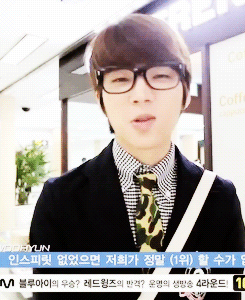 taenggyu:  Woohyun with specs ｡◕‿◕｡