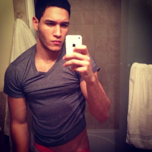 woahmrkelley:  Take my shirt off