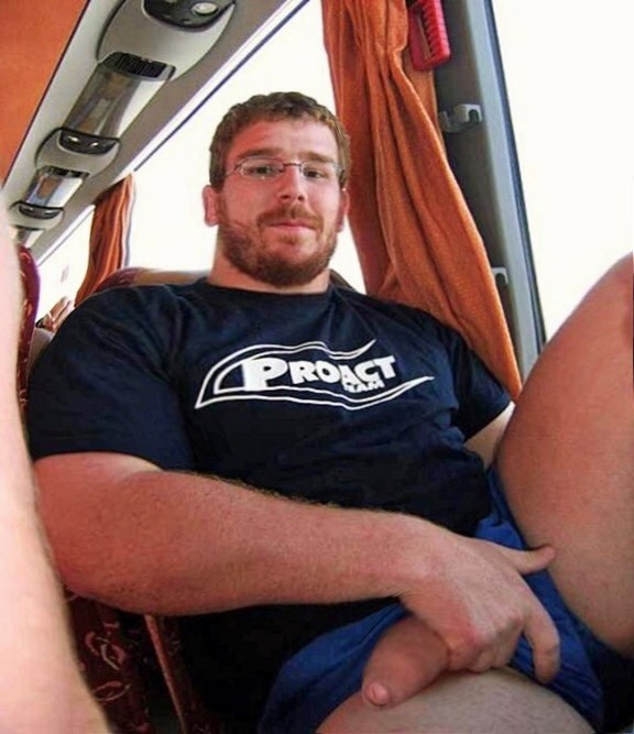 hobartgloryhunter:  You know once he’s hard he’s going to DESTROY you. WOOF