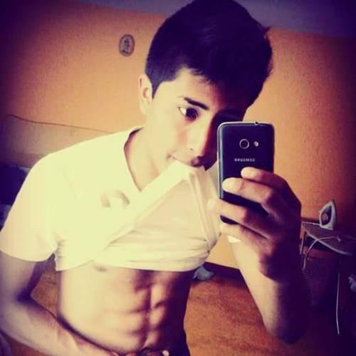 cdmxblr:  Andres A. Un chico de 19 años, tambien tiene novia y se calienta con solo ver unas tetas. 😈