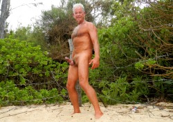 a-silversurfers-gay-life:  Hard and horny