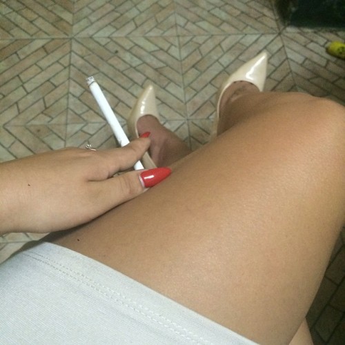 compulsion2smoke:  〜Sexy Mss Amalia!!