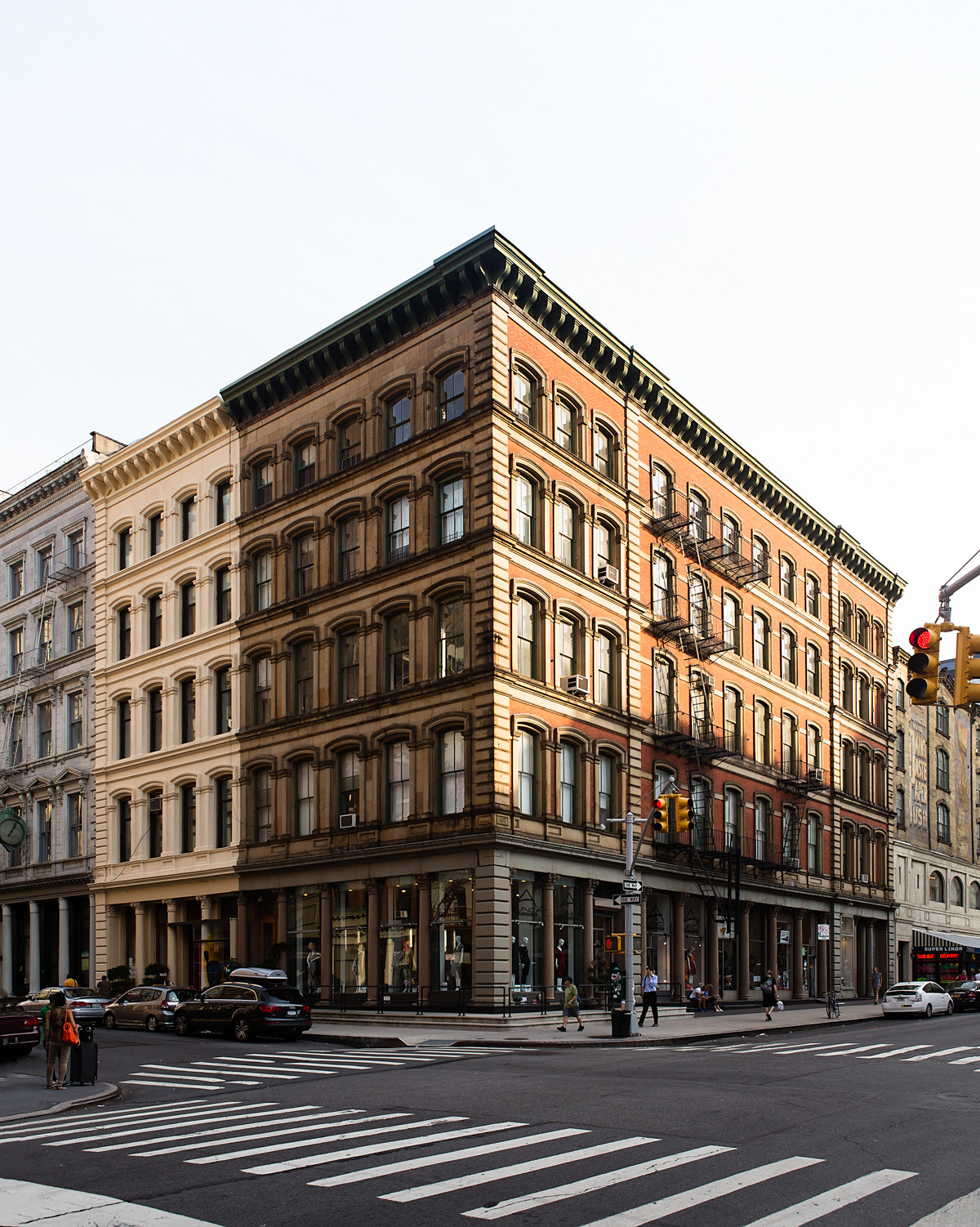 Just beautiful corner building in Tribeca, Manhattan / Photo by Pavel Bendov