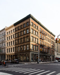 Just Beautiful Corner Building In Tribeca, Manhattan / Photo By Pavel Bendov