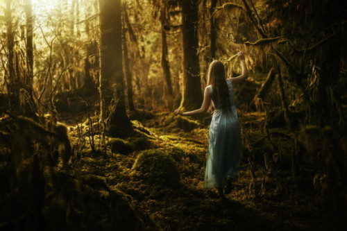 bobbycaputo:   Globetrotting Couple Shoots Stunning Portraits in Remote Landscapes  Victoria Yore an