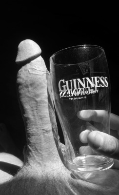 sillywrongvividright:  Guinness with head on top