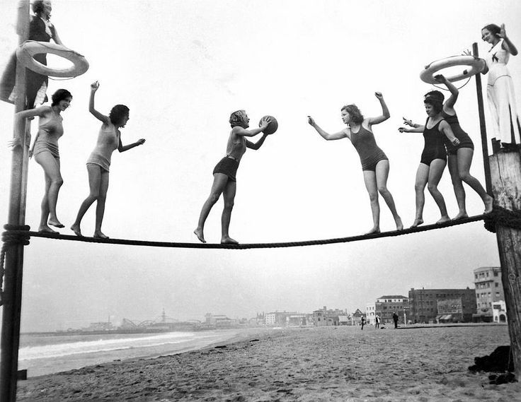 rookiemag:  hoodoothatvoodoo:  Members of the Venice Beach Girls Dare Club, a group