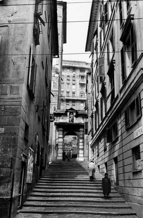 onlyoldphotography:  Carl Mydans: A view of a public stair case in the city of Napoli. 1940 