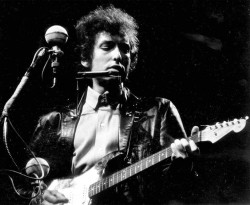 soundsof71:  Bob Dylan goes electric, Newport