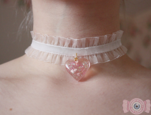 pastelbat:  creepy-cute-eye-candy:More chokers porn pictures