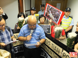 globalvoices:  a group of Hong Kong activists from League of Social Democrats and Socialist Action protested outside Egypt Consulate and condemned the military over August 14 Cairo Massacre Hong Kong Activists Condemn Cairo Massarce 