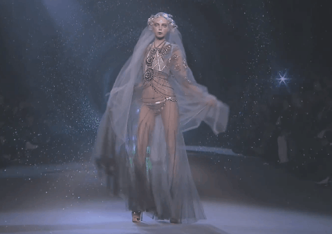 woollybells-and-amethyst-jelly: Beautiful Galliano gifs. They are from his fall 2009-10 collection, 