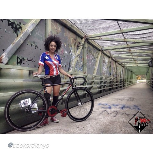 fixiegirls: by @trackordienyc “#trackordienyc #trackordiepr #fixedgear #fixedgeargirl #nyc #2013 #st