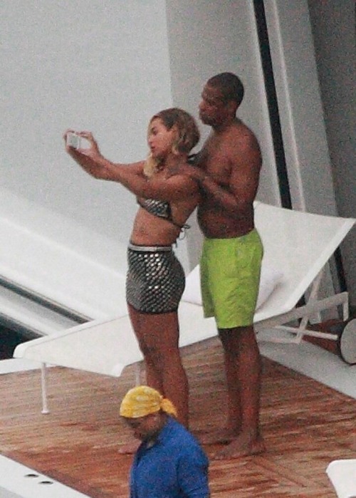 hellyeahbeyonce:  Bonnie and Clyde