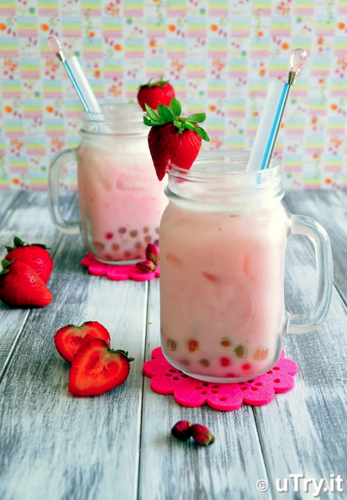 delicious-food-porn:Strawberry Rose Milk Tea with Rainbow Boba