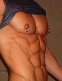 freakshow4fun:  Awesome abs and nips.