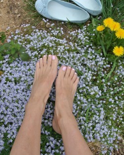 hippie-feet:On my way… 🌼