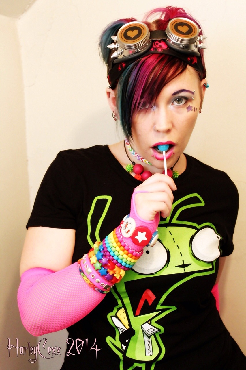 harleycoxx:  New photo set like &amp; re-blog !!!