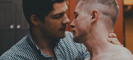 thisblueneighhood:  Give me a kiss  