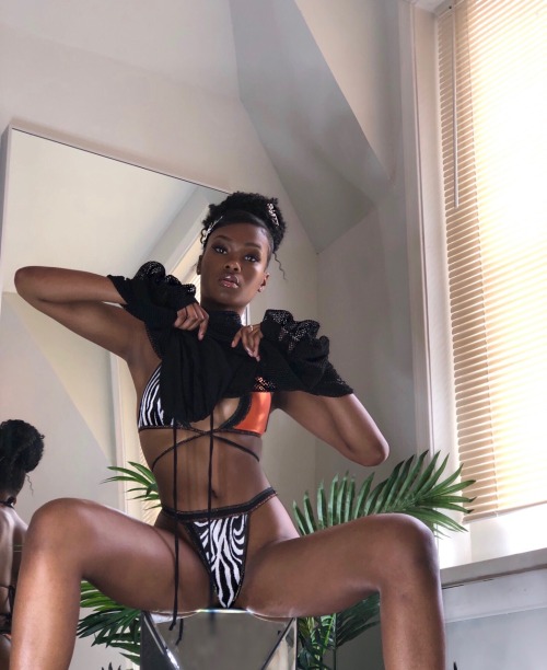 Porn photo blackfashion:Instagram.com/chyna_godiva 