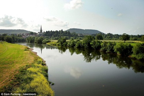 constantwanderlust-blog: Ross on Wye in Herefordshire. Via Daily Mail.