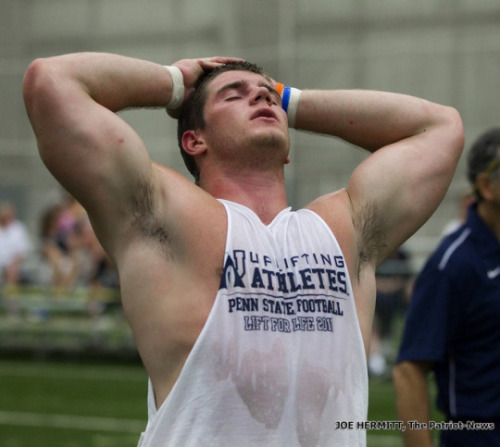 the taste of fresh sweat and the masculine smell of an athletic guys hot sweaty body makes me shoot 