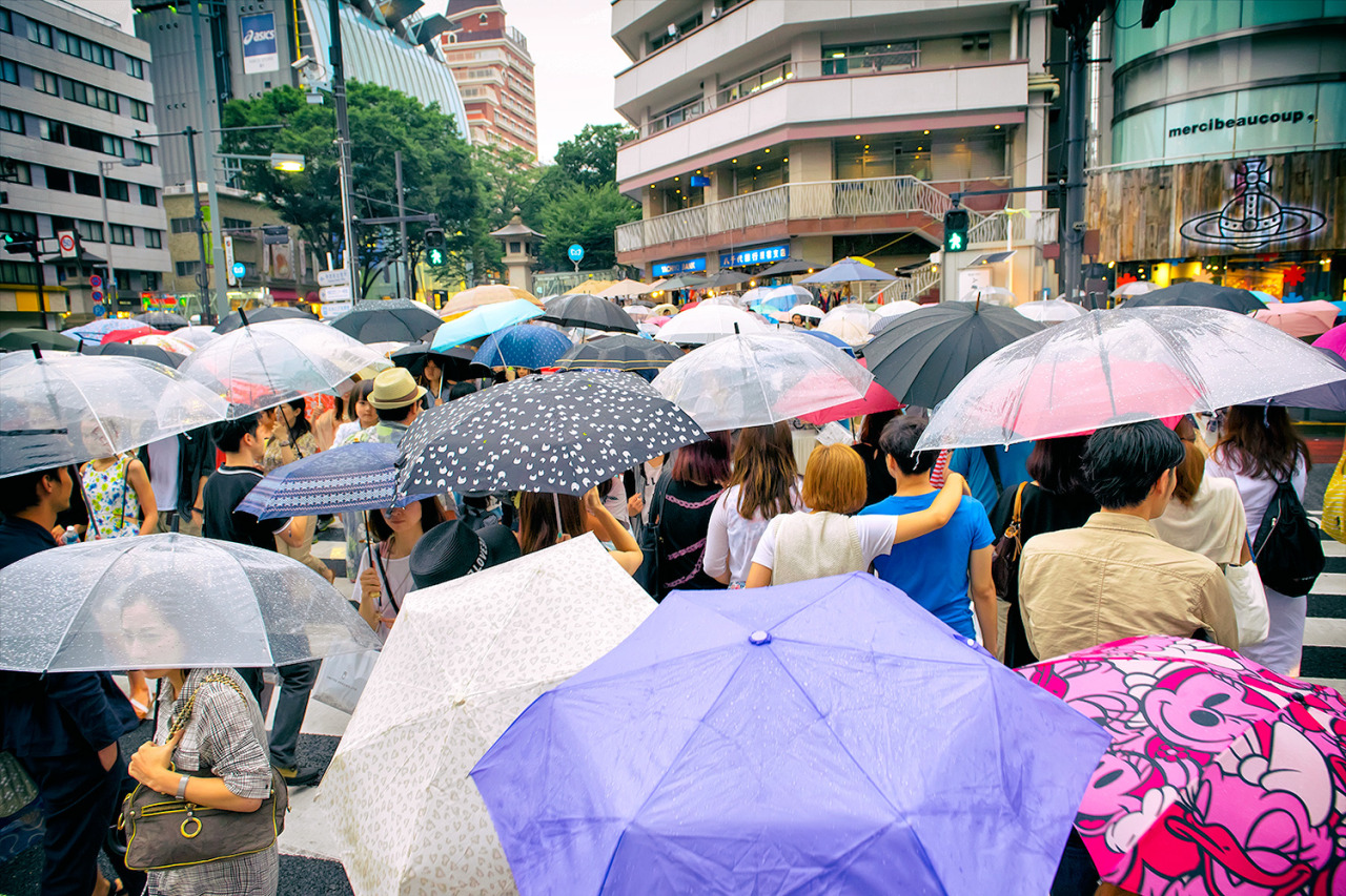 tokyo-fashion:  Rainy day and evening in Harajuku today meant less crowds on the