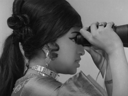  Lakshmi in Kasethan Kadavulada (1972) 