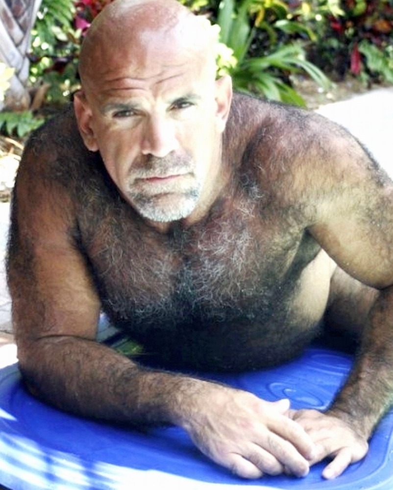 hairytreasurechests:If you also like hairy and older men who are well hung and hang