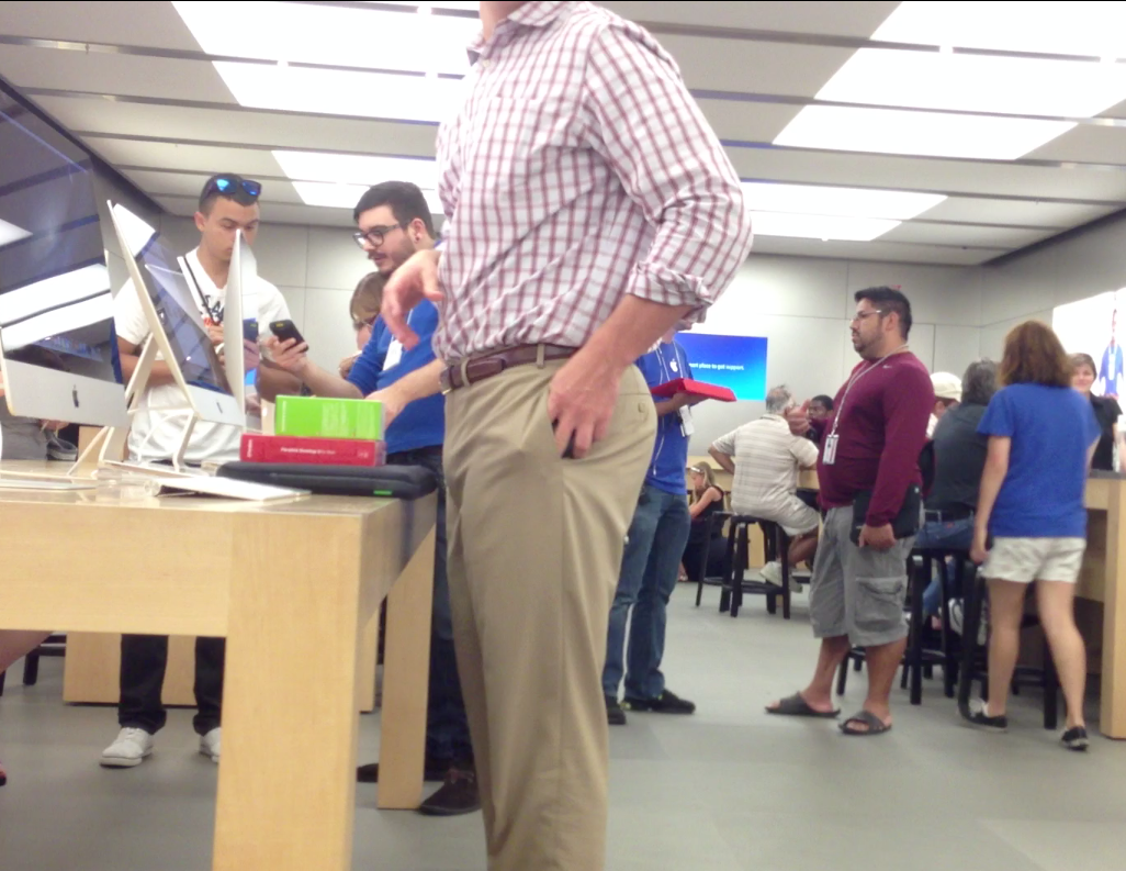 southerncrotch:  menzmen:  Apple Store ass.  Revisiting some old favorites. We’ll